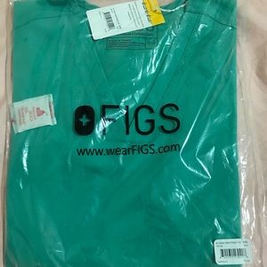FIGS SCRUB TOP CASMA THREE POCKET SURGICAL GREEN